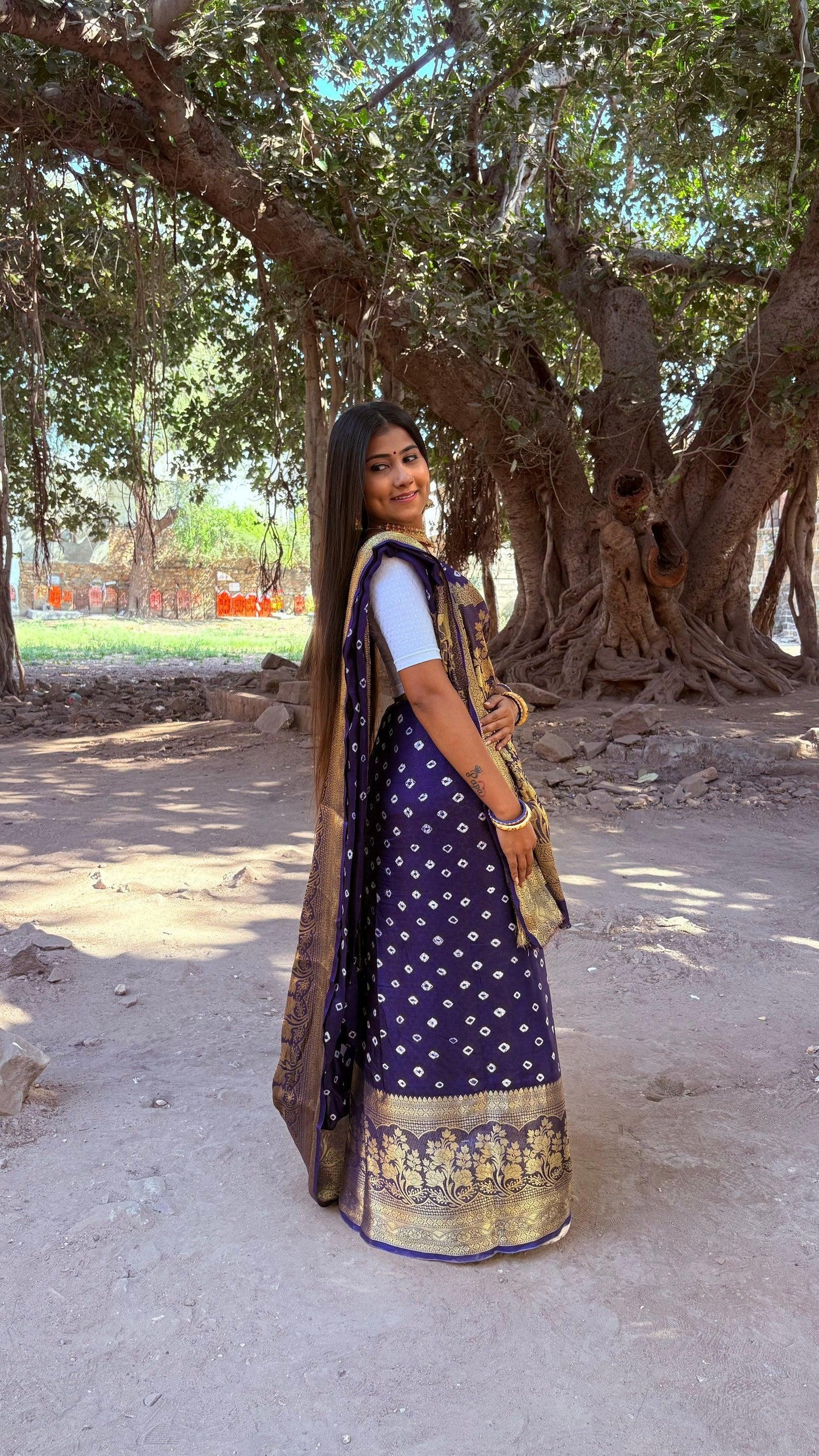 Gujarati Bandhani with Banarasi Saree Pallu Hanging