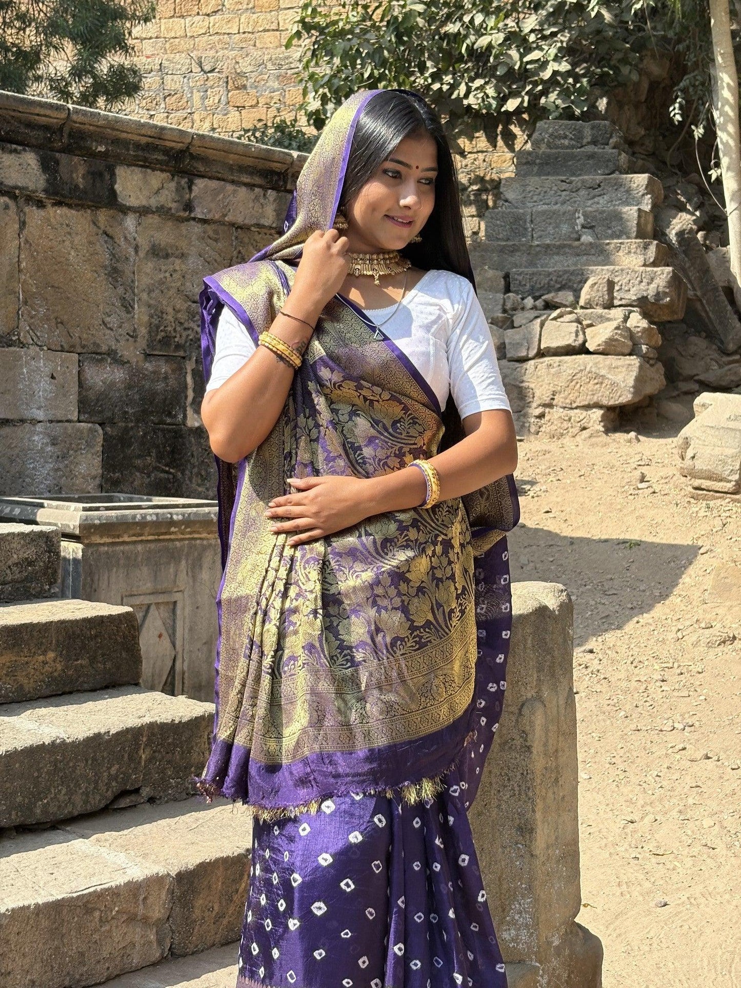 Gujarati Bandhani with Banarasi Saree Pallu Hanging